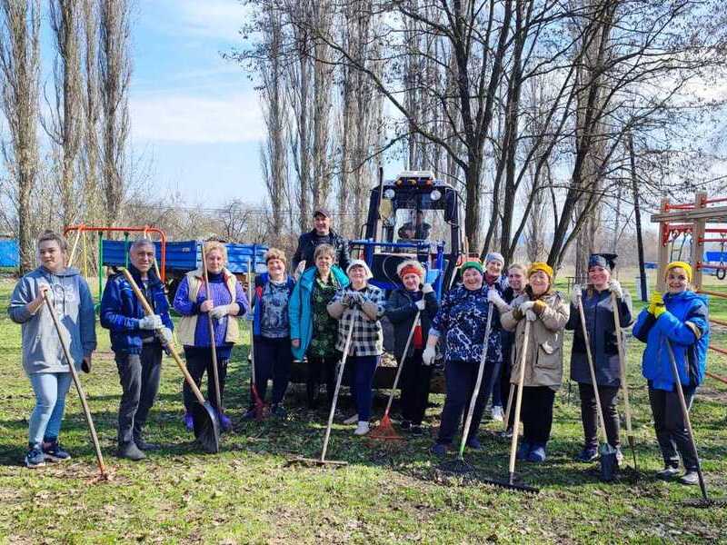 В с. Архангельское прошел субботник.